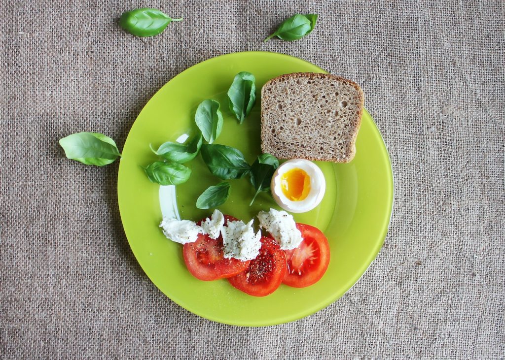 tomatoes, eggs, toast-447170.jpg